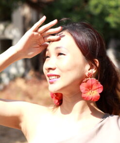 Arete con flor hecho a mano - Handmade flower earring - Nat - Empapelarte