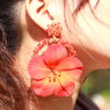 Arete con flor hecho a mano - Handmade flower earring - Nat - Empapelarte