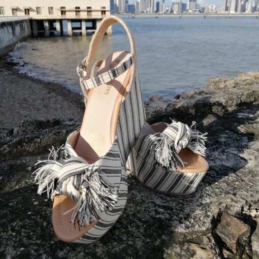 Saundary Shoes