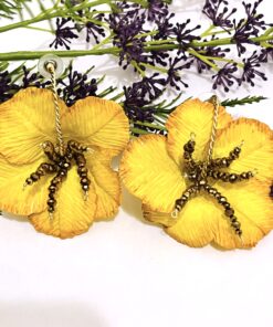 Aretes amarillos hechos a mano - lola - argollas - Empapelarte - Shop Tropical Edge